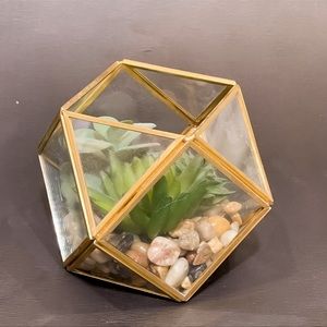 Fake plant with pebbles colors are gold&green